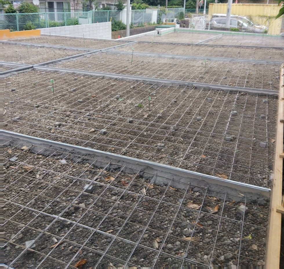 横浜市保土ヶ谷区の外構現場｜土間コンクリート下地　鉄筋　土地の有効活用事例