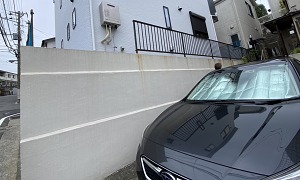 【横浜市青葉区】外構リフォーム施工前の境界壁と劣化したフェンス